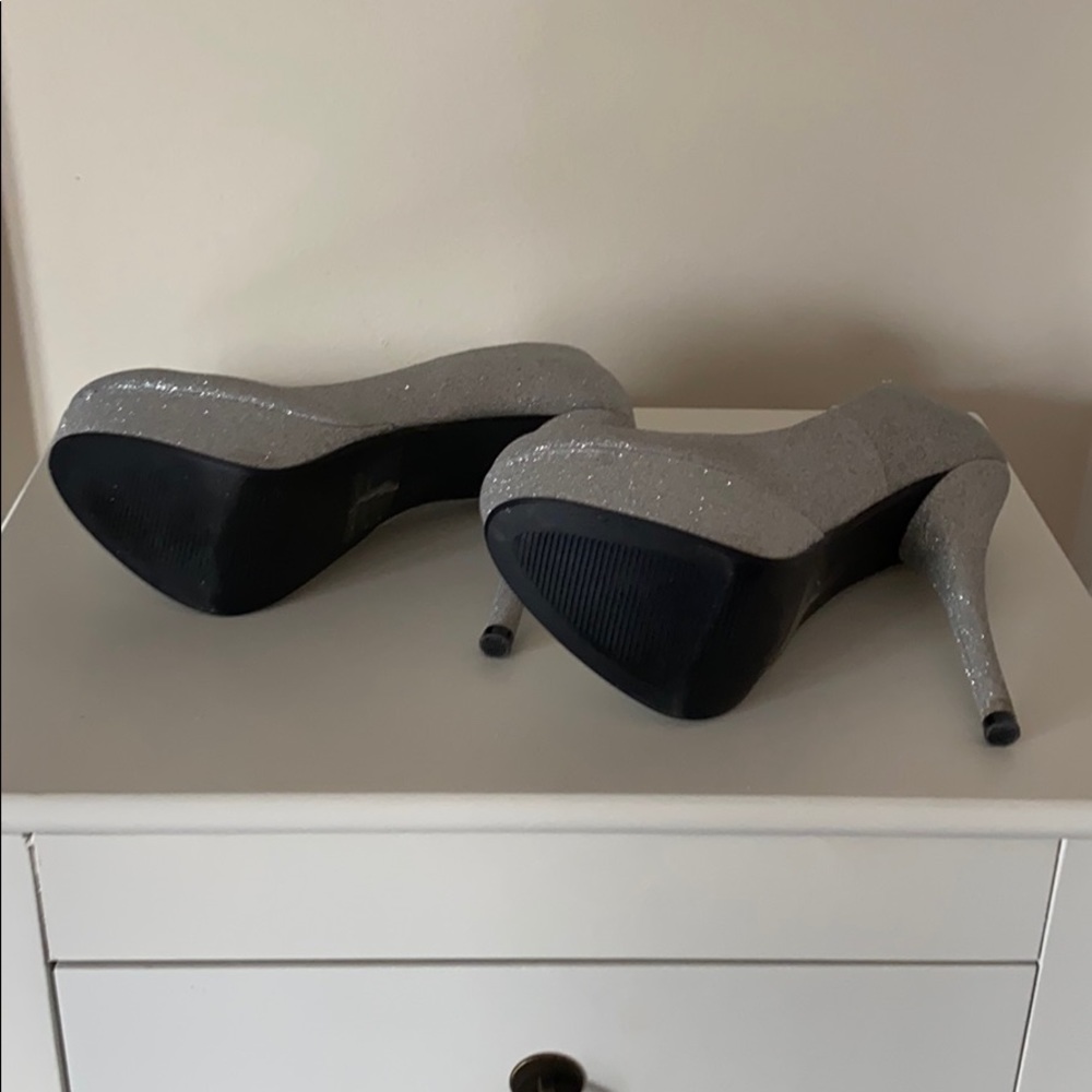 Shoes - Picture 4 of 4